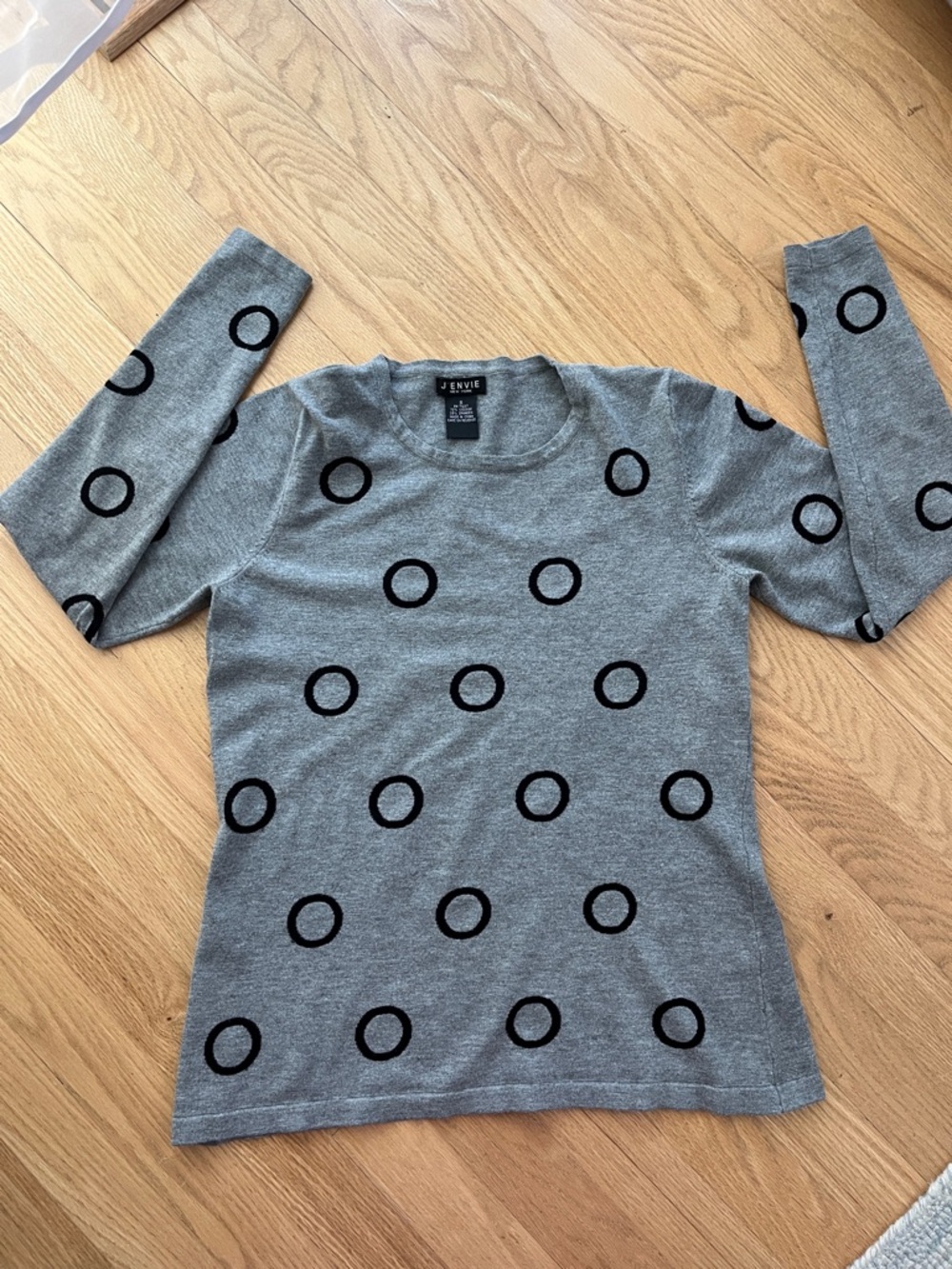 J’ENVIE Women's Gray Crewneck Sweater with Black Circle Pattern
